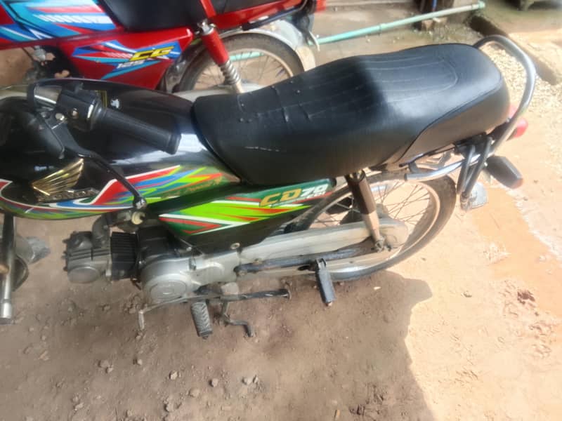 Honda CD70 4