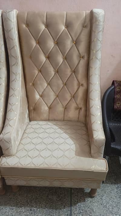Luxury High Back Wing Chair – Beautiful Design & Excellent Condition
