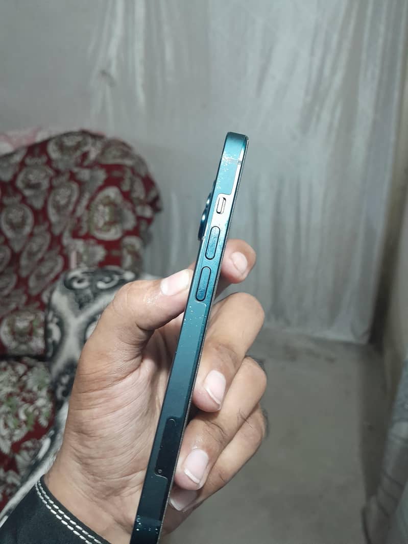 Apple iPhone 14 4