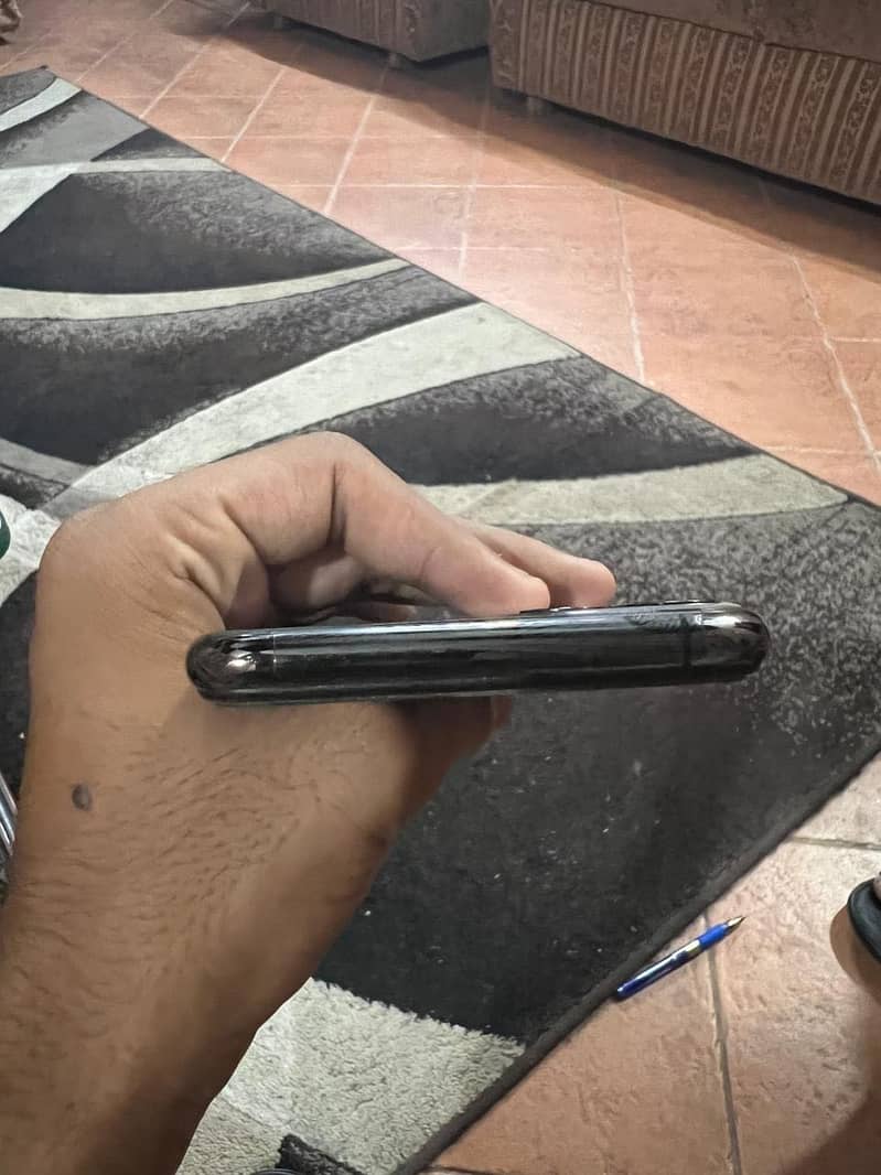 Apple iPhone 11 Pro Max 1