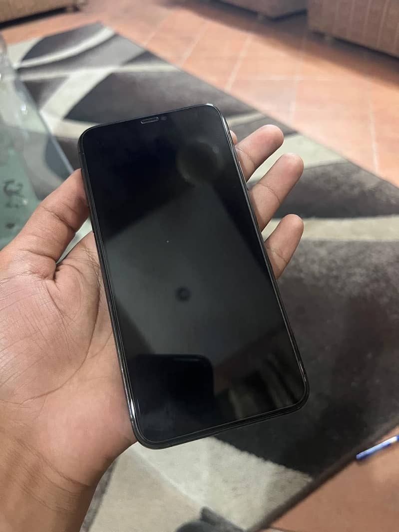 Apple iPhone 11 Pro Max 2