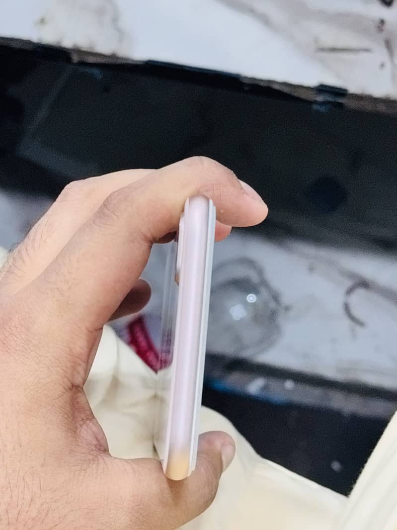 Apple iPhone 8 Plus 0