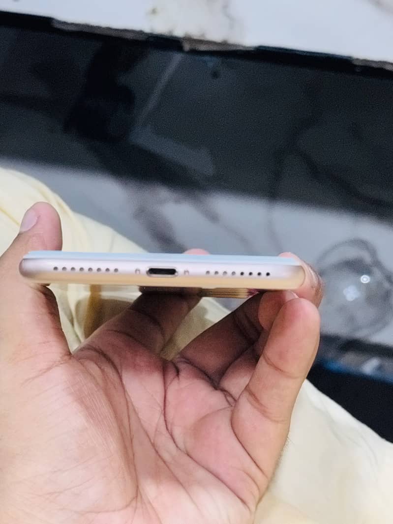 Apple iPhone 8 Plus 1