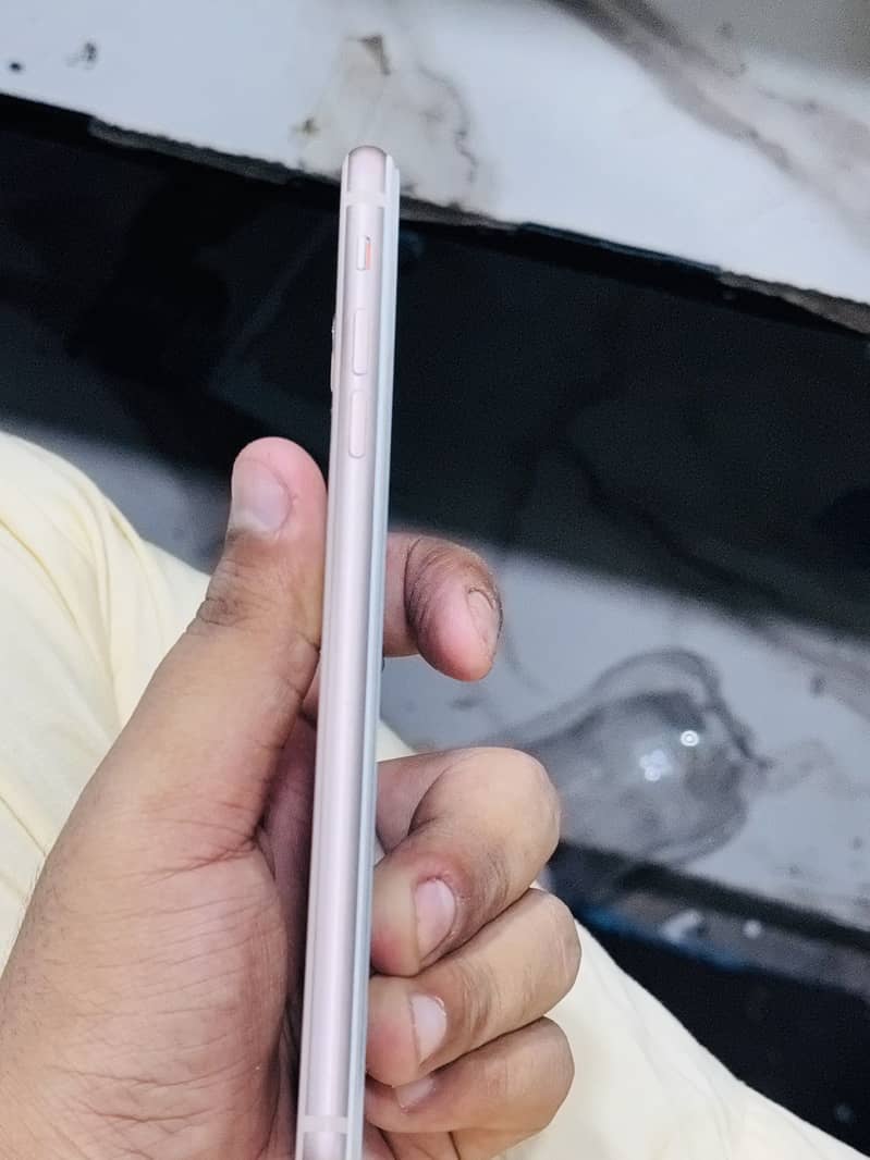 Apple iPhone 8 Plus 4