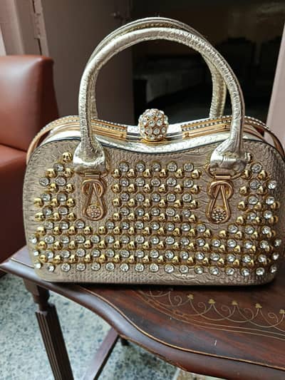 hand and shoulder bag