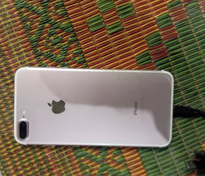Apple iPhone 7 Plus 1