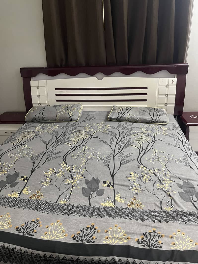 Bed,side table and dressing 0