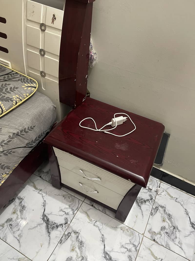 Bed,side table and dressing 3