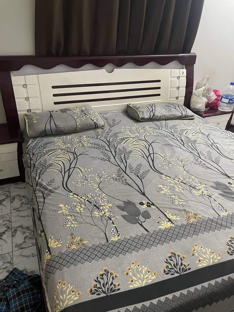 Bed,side table and dressing 6