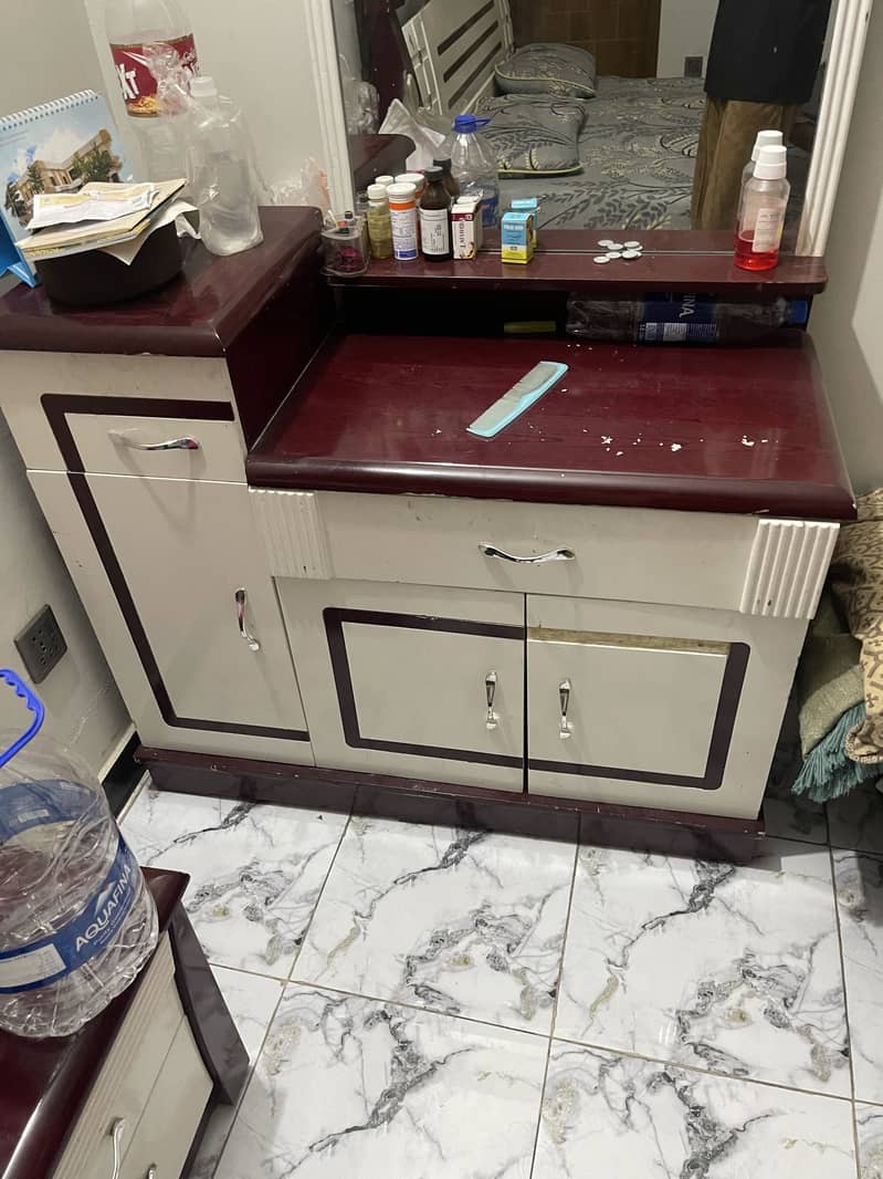 Bed,side table and dressing 7