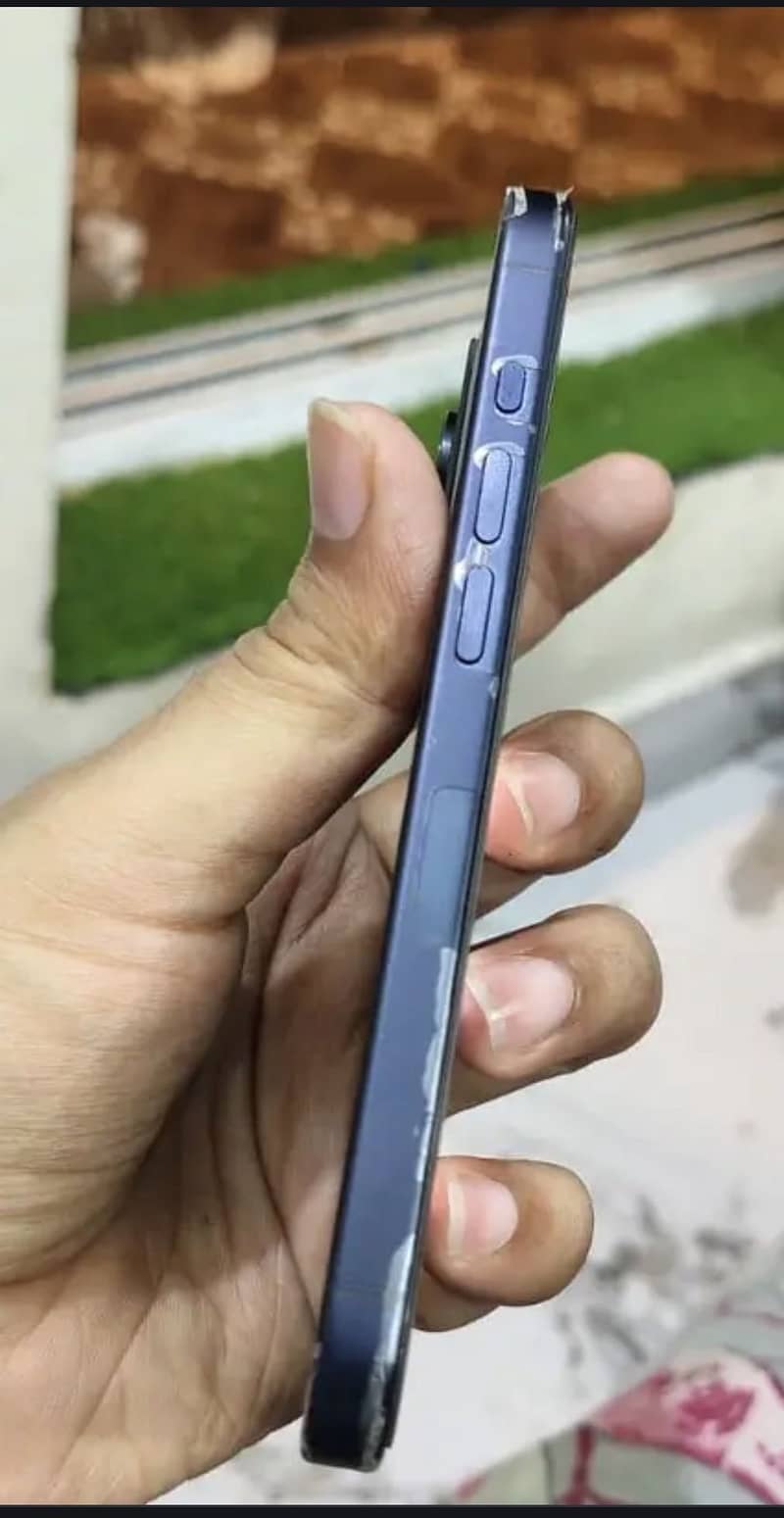 Apple iPhone 15 Pro 2