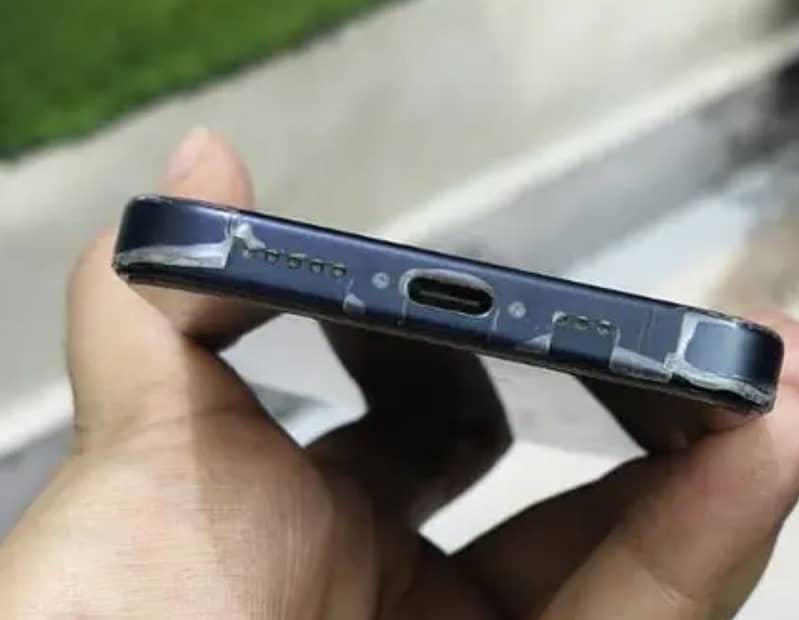 Apple iPhone 15 Pro 4