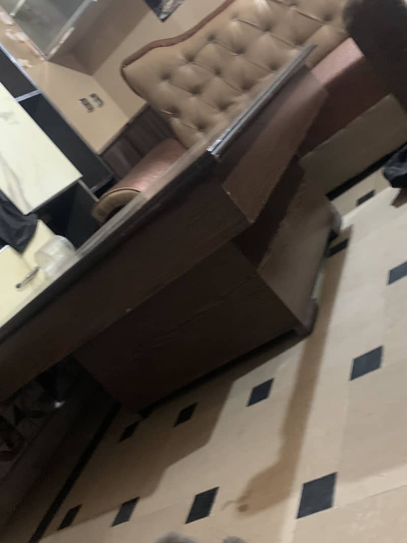 BIG CENTER TABLE 0