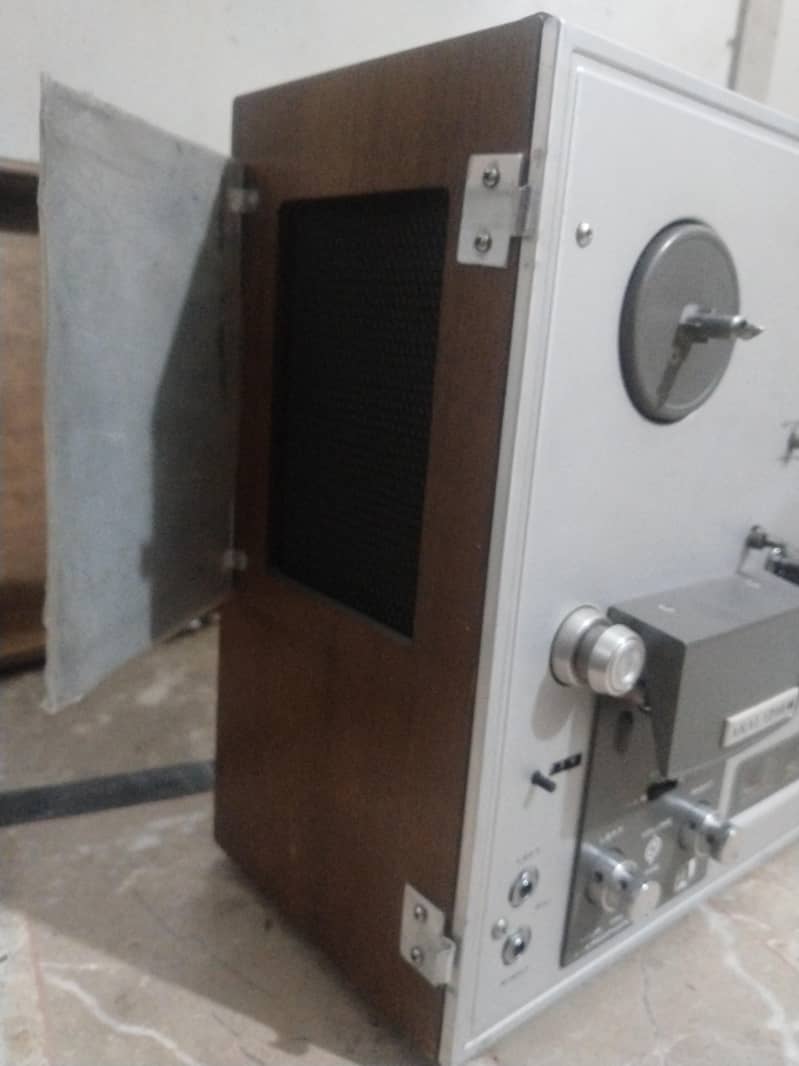 Tape recorder 1