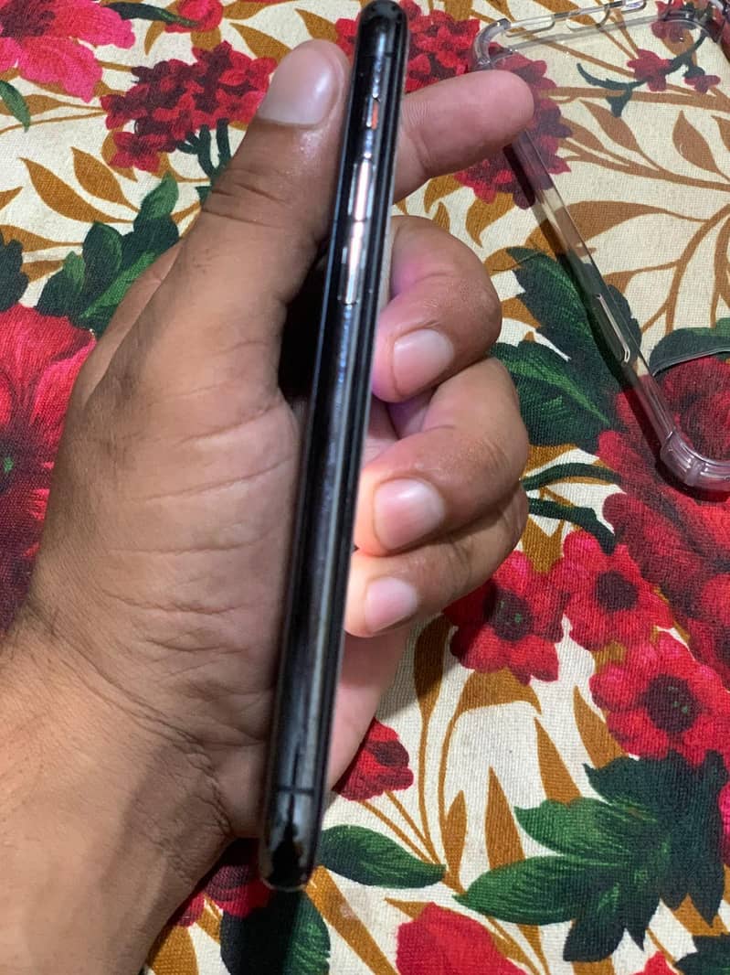 Apple iPhone 11 Pro 3