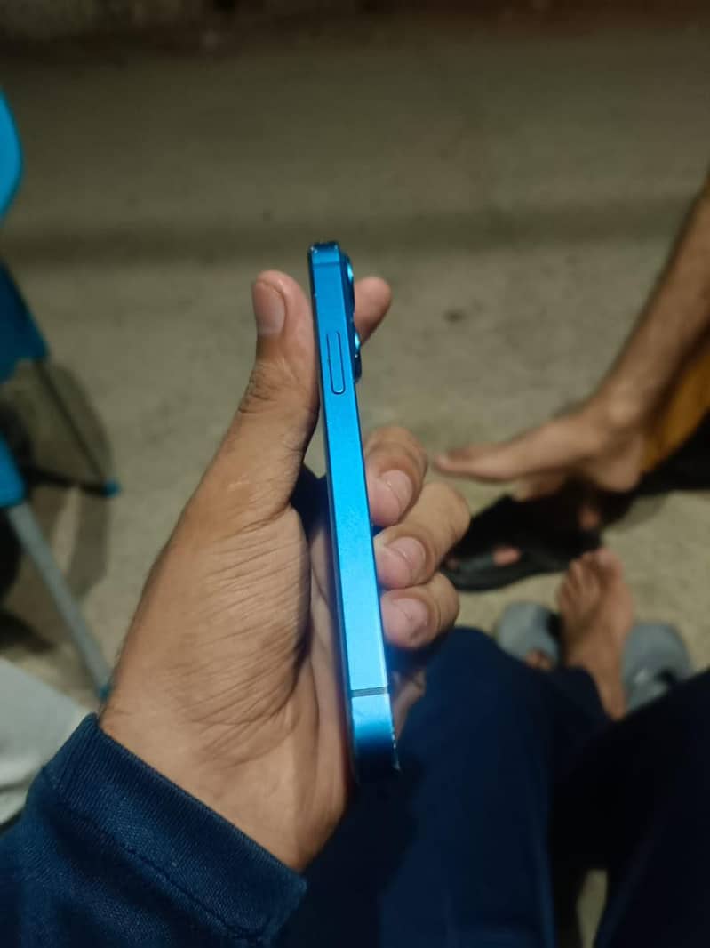 Apple iPhone 13 mini 1