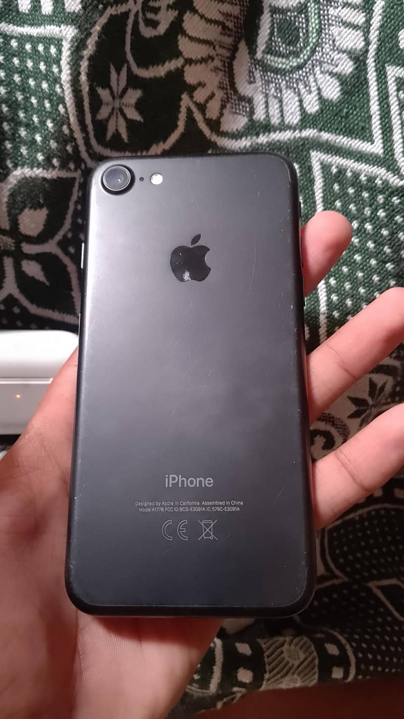 Apple iPhone 7 0
