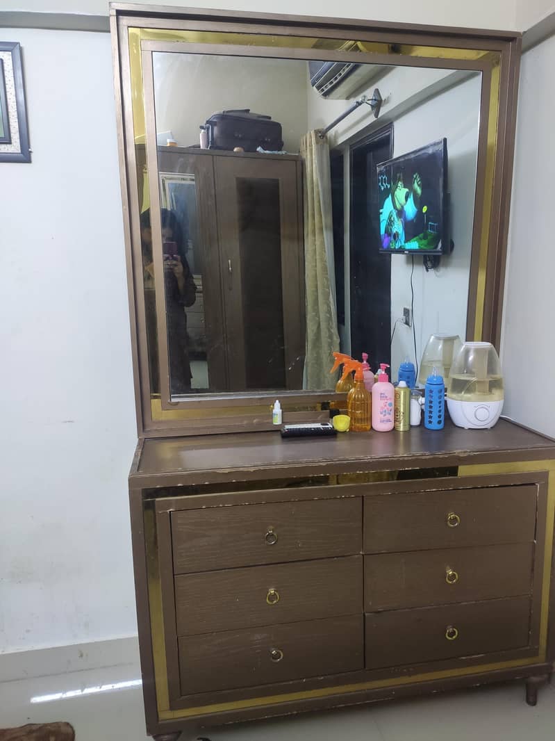 dressing table 0