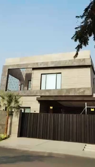 1 Kanal Fully Furnished Modern Design House on Ideal Location