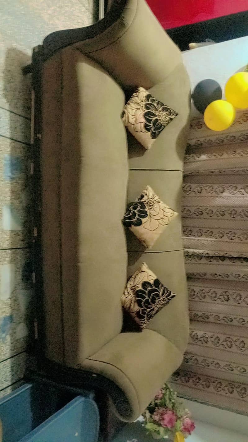 5 seater sofa 0