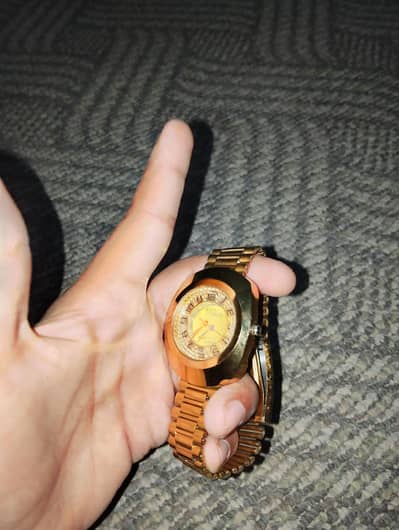 Golden watch bahut pyari
