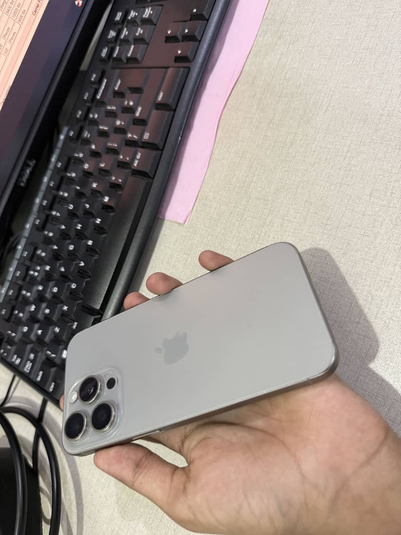Apple iPhone 15 Pro Max 2