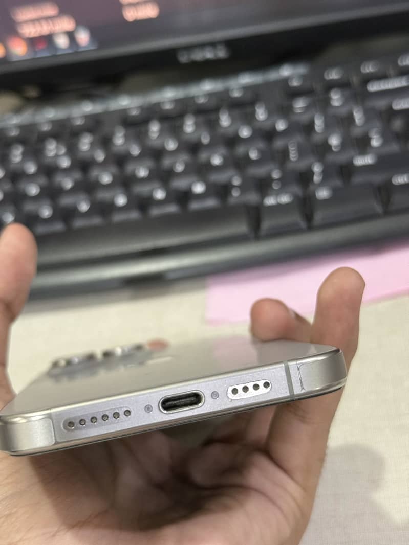 Apple iPhone 15 Pro Max 3
