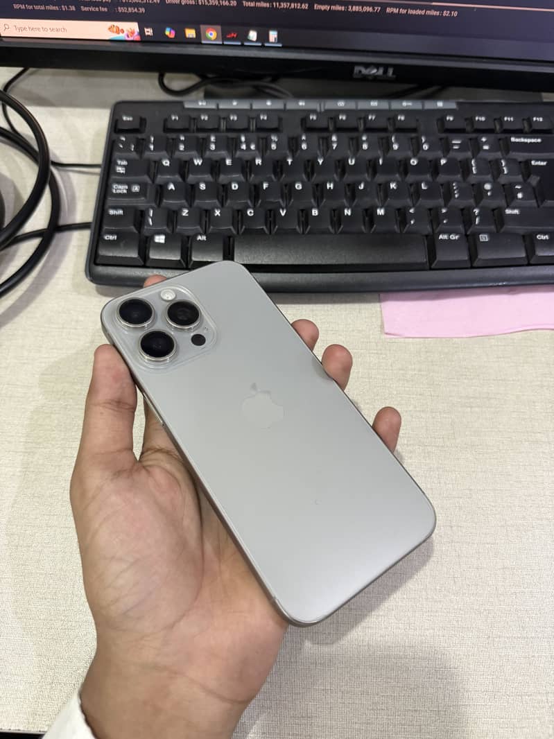 Apple iPhone 15 Pro Max 5