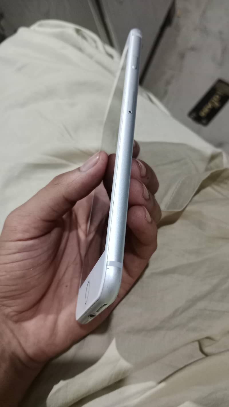 Apple iPhone 8 Plus 4