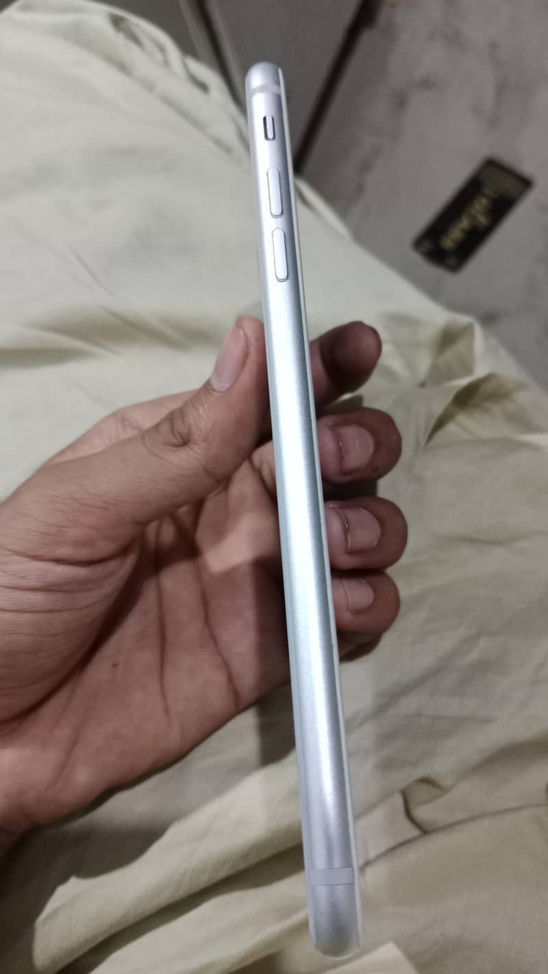 Apple iPhone 8 Plus 5