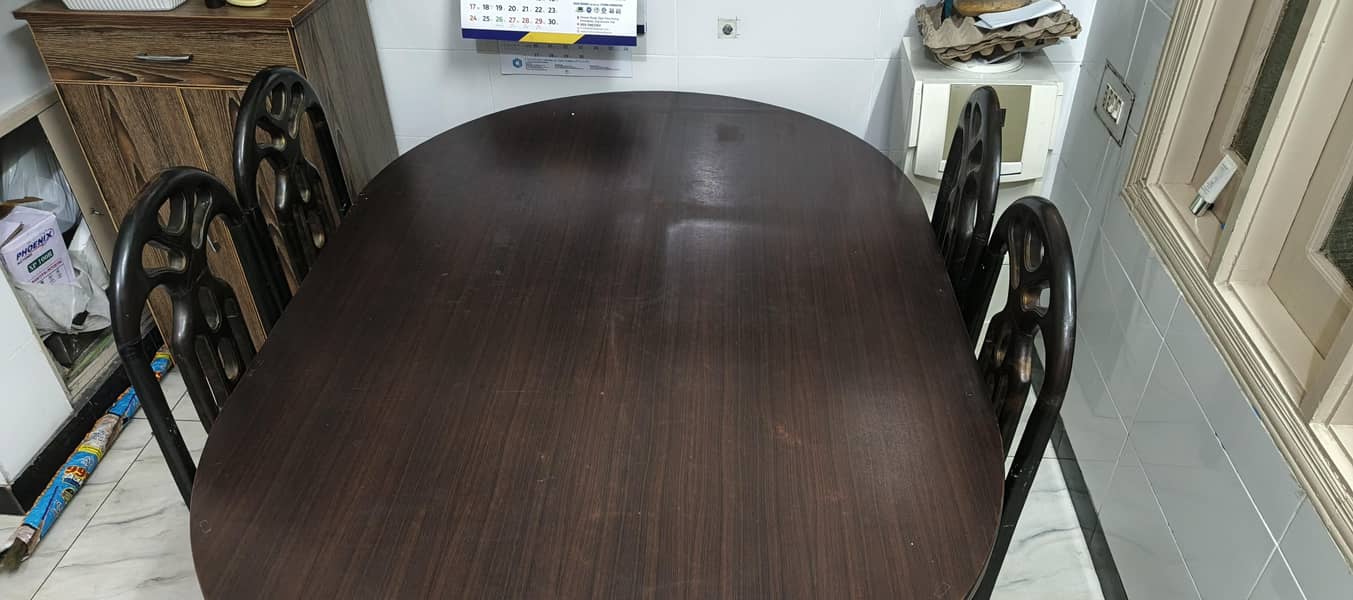 Oval shaped dining table 1