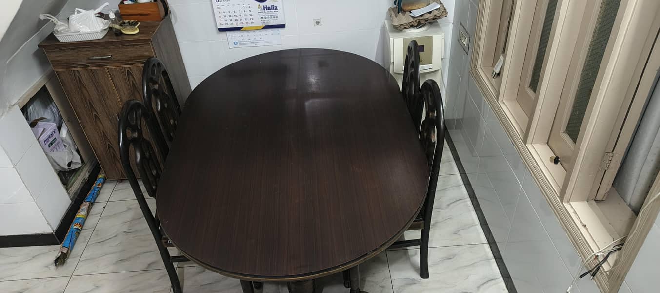 Oval shaped dining table 5