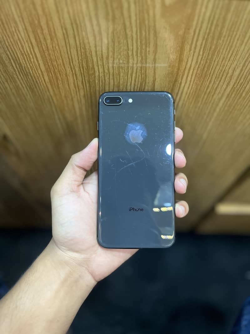 Apple iPhone 8 Plus 1