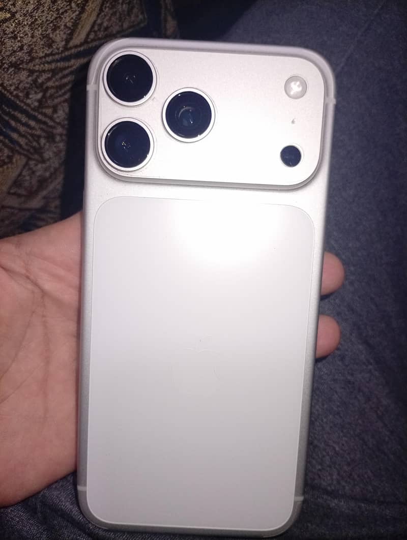 Apple iPhone 17 Pro Max 0