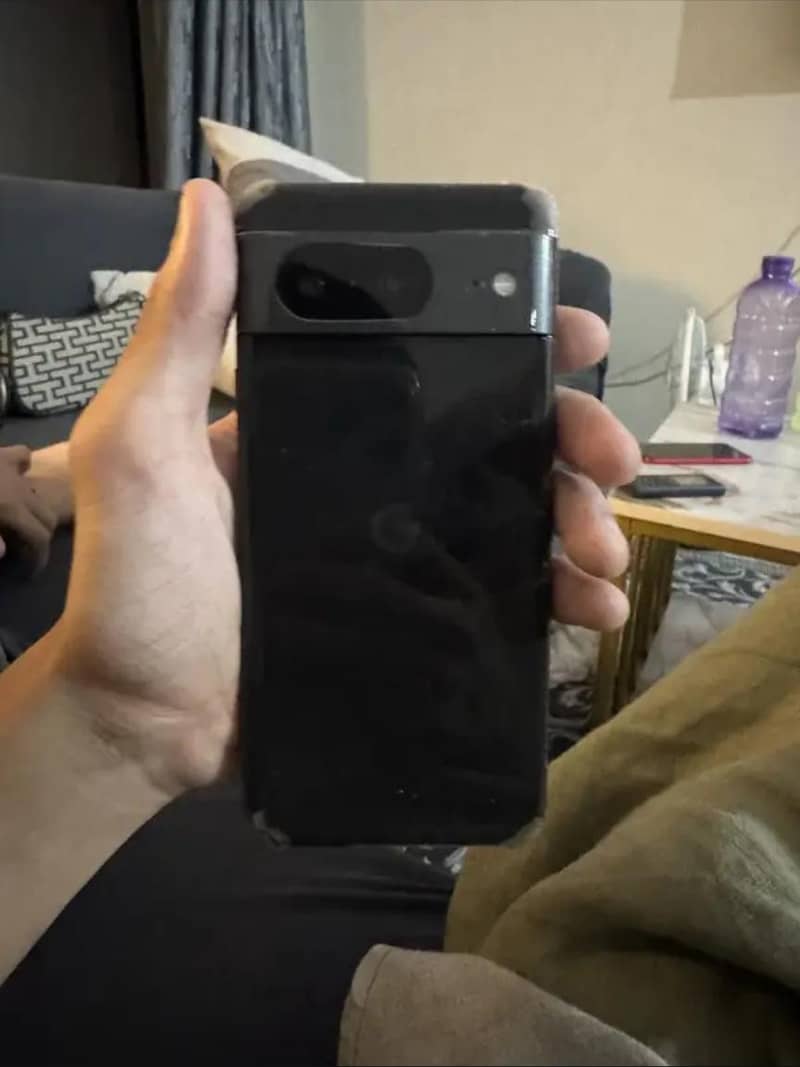 Google Pixel 8 4