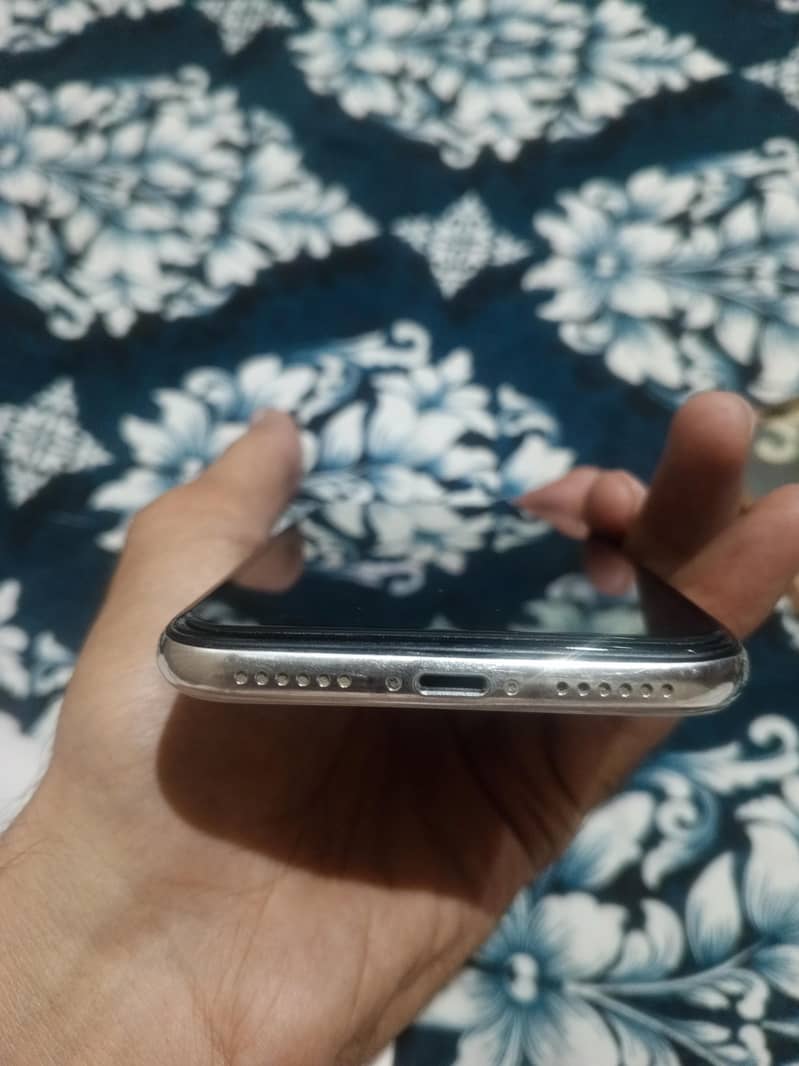 Apple iPhone X 3