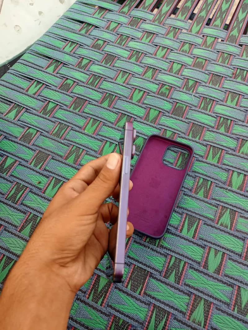 Apple iPhone 14 Pro Max 1