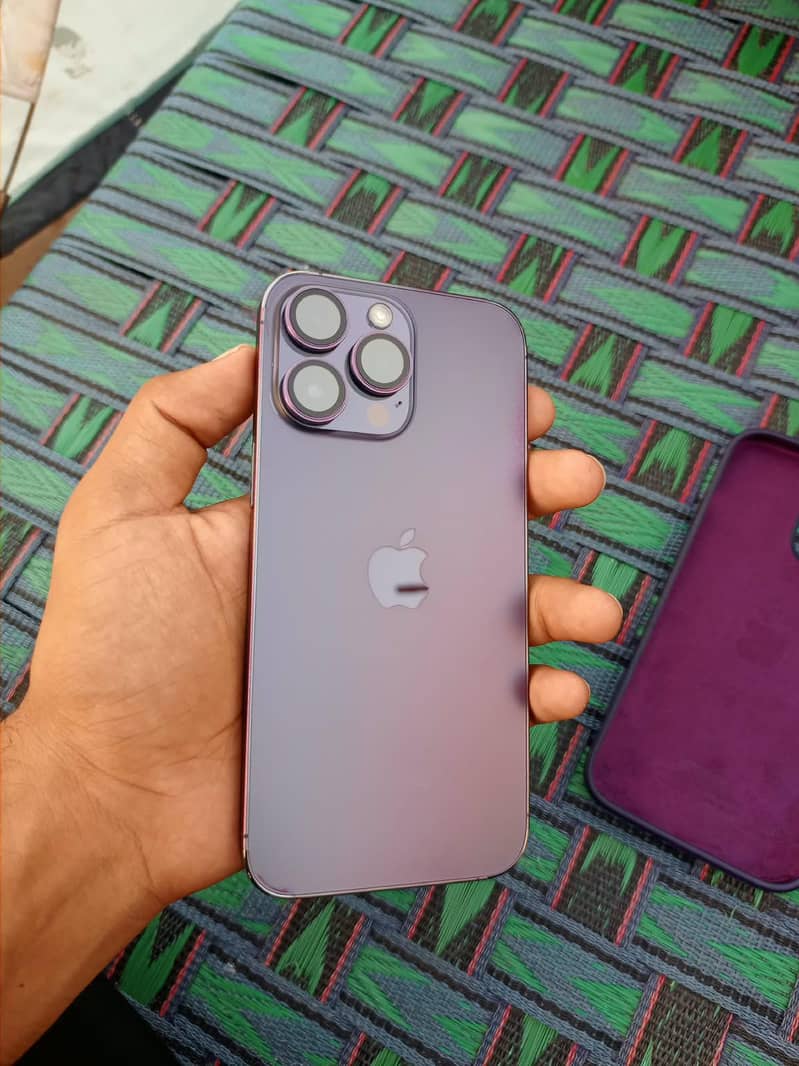 Apple iPhone 14 Pro Max 12