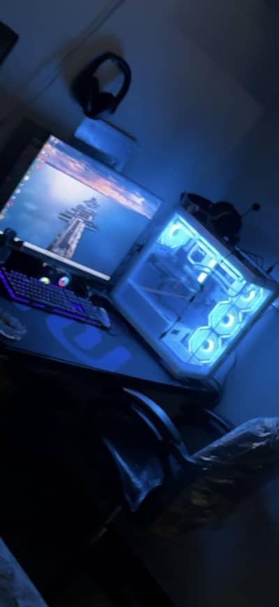 High end gaming pc and 27 inch MSI monitor