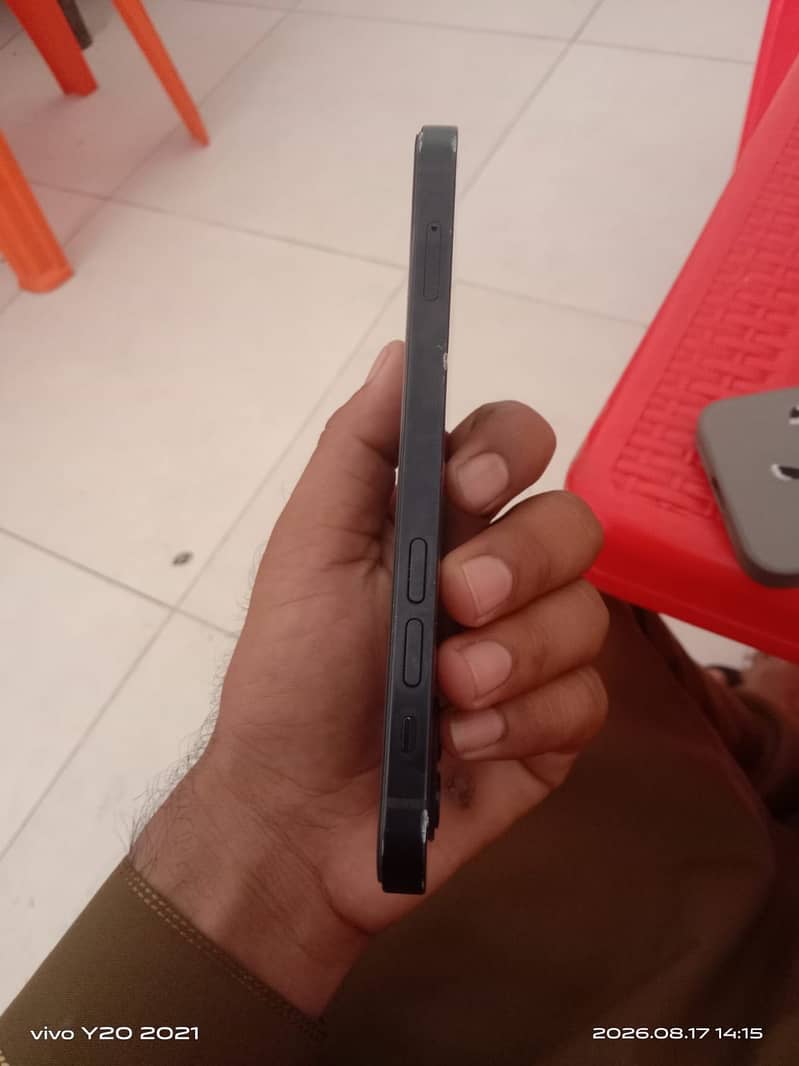 Apple iPhone 12 4