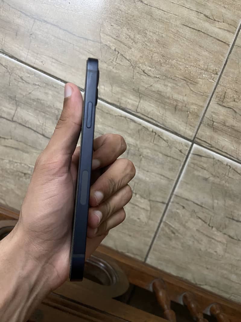Apple iPhone 12 1