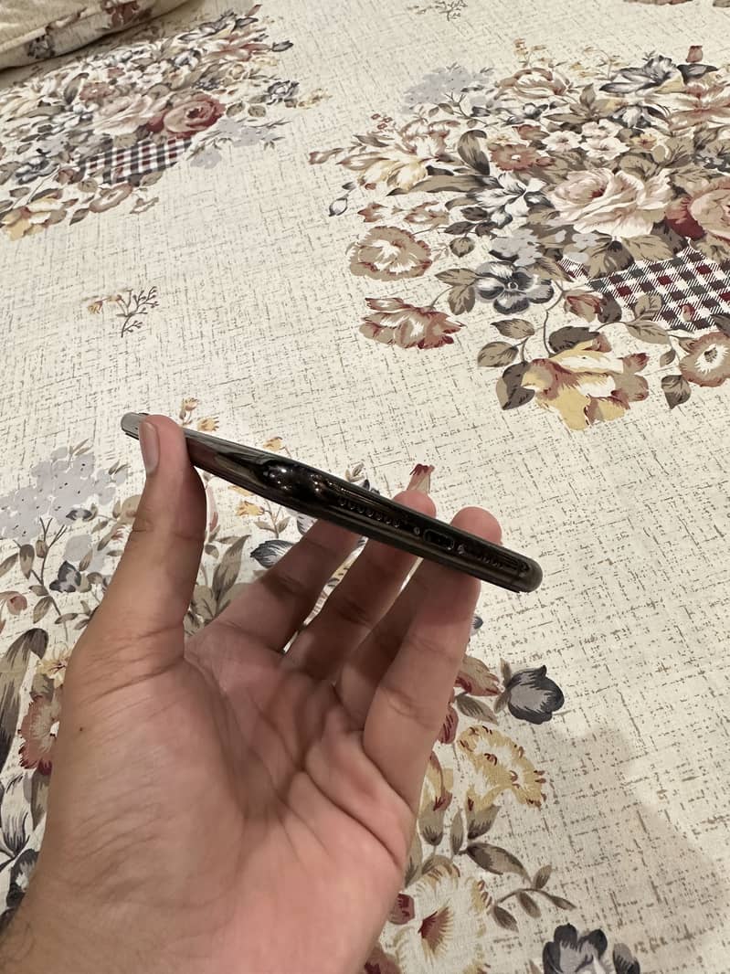 iPhone 11 Pro Max JV 5