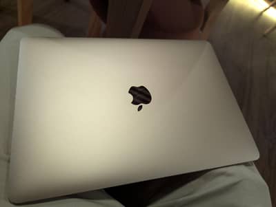 MacBook Air M1 8/256 Gold screen lines but working