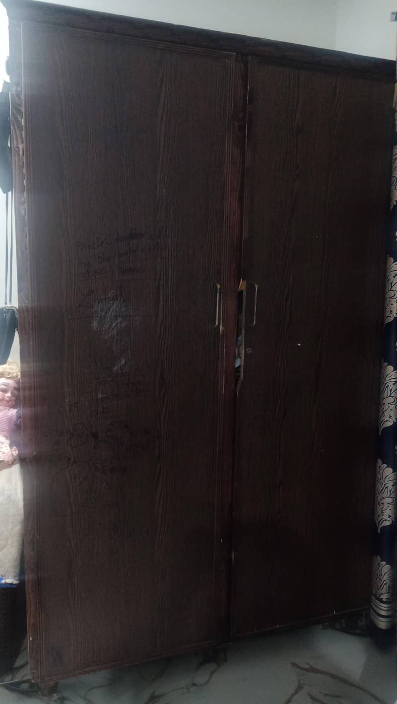 wardrobe 0