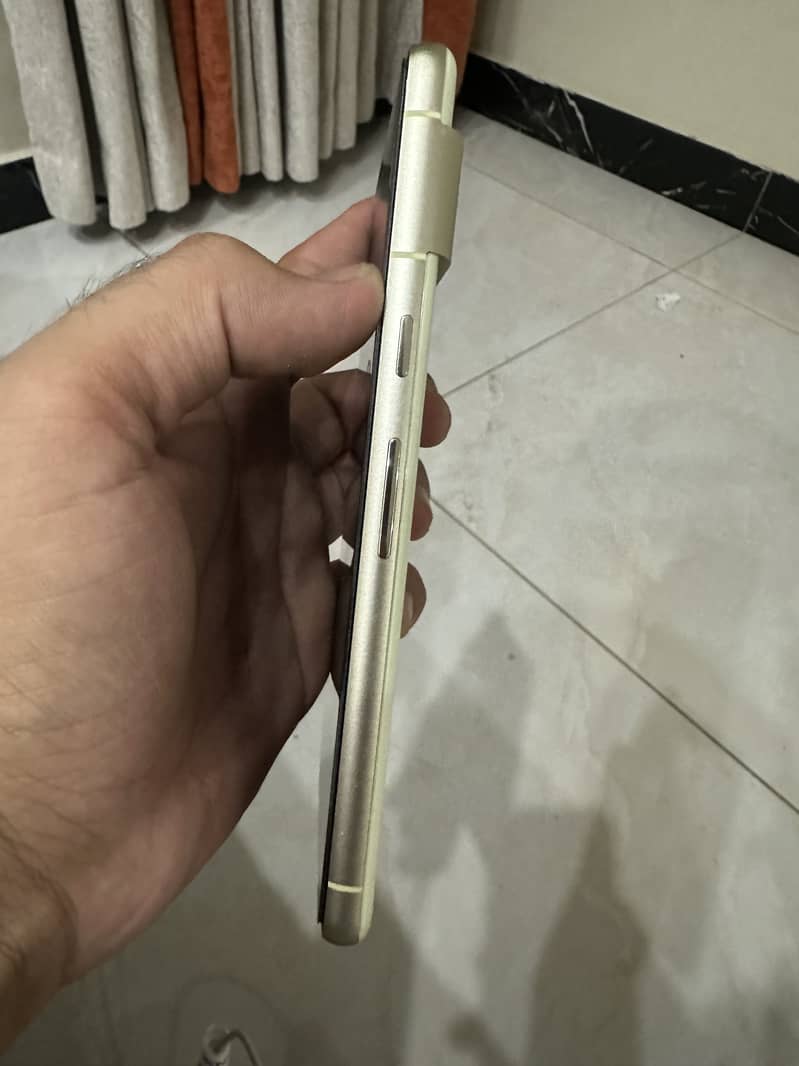 Google Pixel 7 4