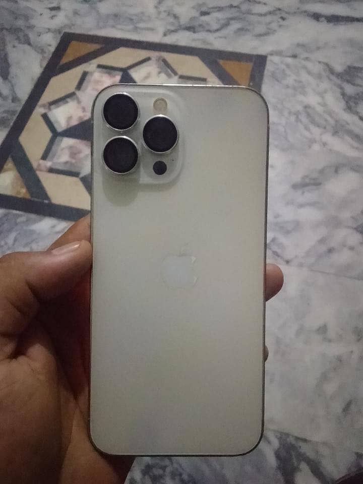 Apple iPhone 13 Pro Max 4