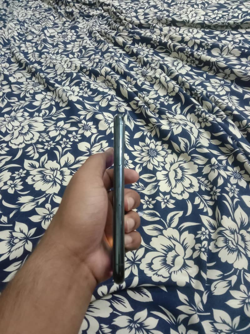 Apple iPhone 11 Pro 1