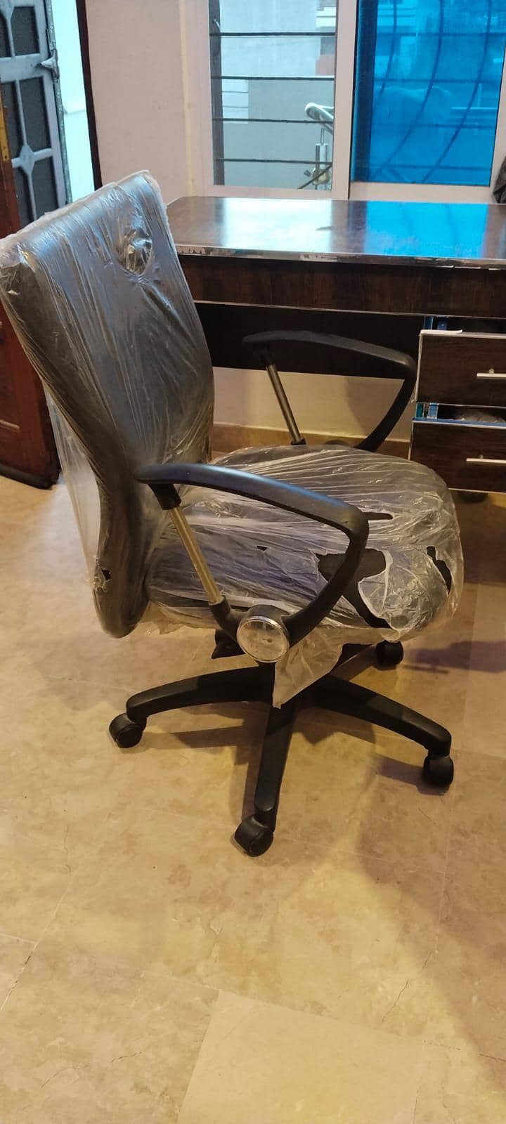 Study chair new 0