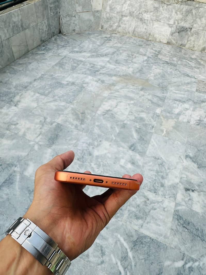 Apple iPhone 17 Pro Max 4