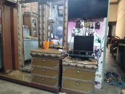 king bed + 2 side tables and modern mirror dressing table for sale